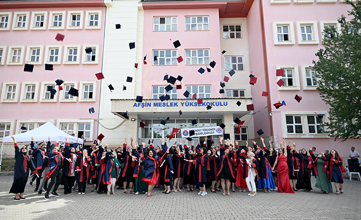 Afşin Meslek Yüksekokulunda mezuniyet coşkusu