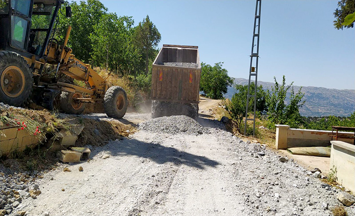 Akpınar, "Kabasakal ve Boyalı mahallelerimizde yol çalışmalarımız devam ediyor"