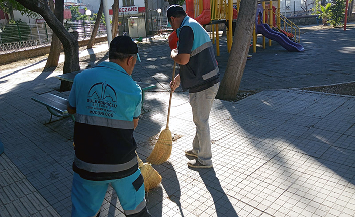 Dulkadiroğlu’nun park ve bahçeleri özenle temizleniyor