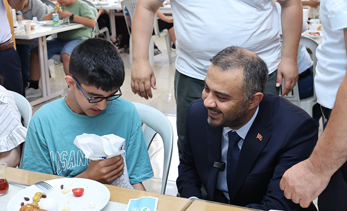 Toptaş, özel çocukların karne heyecanına ortak oldu