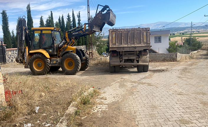 Yeniyurt Mahallesi'nde hafriyat temizliği yapıldı