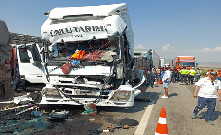 Otobanda zincirleme kaza 1 ölü: 3 yaralı