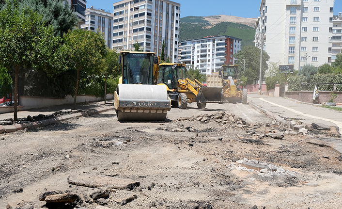 Onikişubat Belediyesi, asfalt ekibini Haydarbey ve Oruç Reis Mahallesi’ne taşıdı