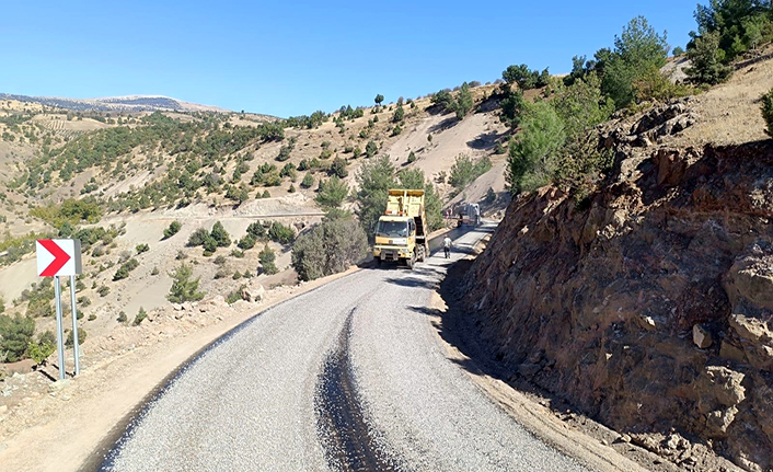 Pazarcık kırsalında yol çalışması