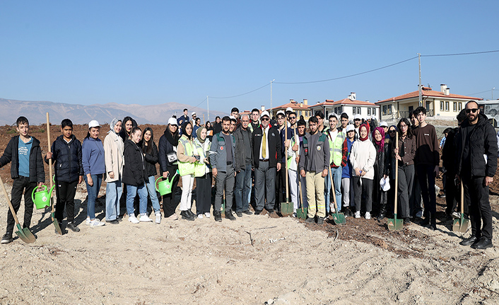 Dulkadiroğlu Belediyesi’nden deprem şehitleri anısına fidan dikme etkinliği