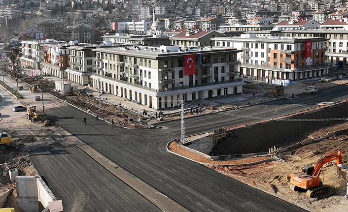 Büyükşehir, Azerbaycan Mahallesi’nde yol yapım çalışmalarını sürdürüyor