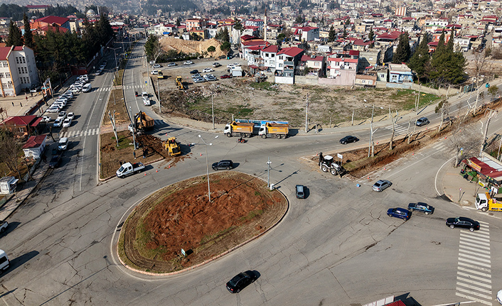 Büyükşehir, Sütçü İmam Kavşağı’nda ulaşım güvenliğini artırıyor