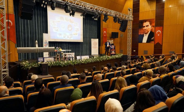 Büyükşehir, Teknolojiye ilgi duyan gençler için seminer düzenledi