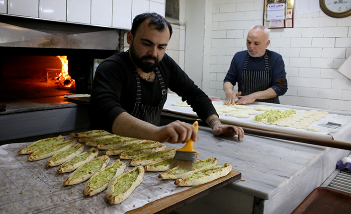 Kahramanmaraş’ta iftar öncesi fırın ve kasaplarda yoğunluk