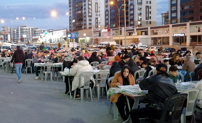 Kahramanmaraş’ta Yirmiikigün Mahallesi’nde İftar programı düzenlendi