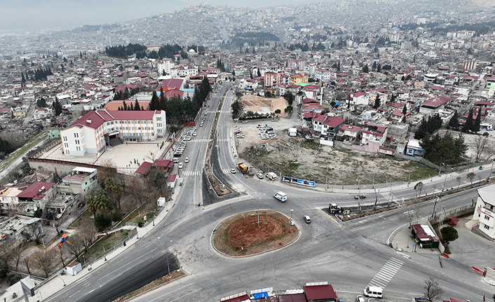 Sütçü İmam Kavşağı’nda yenilemelerini sürdürüyor