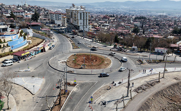 Sütçü İmam Kavşağı’ndaki trafik sorunu çözüyor