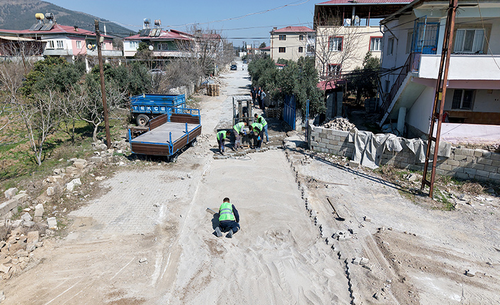 Türkoğlu’nda altyapının ardından yollar da yenileniyor