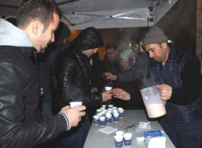 DULKADİROĞLU BELEDİYESİNDEN VATANDAŞLARA SALEP İKRAMI