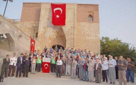  KAHRAMANMARAŞ'TA ELLER ŞEHİTLER İÇİN SEMAYA AÇILDI