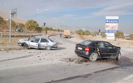 KAHRAMANMARAŞ'TA TRAFİK KAZASI: 8 YARALI