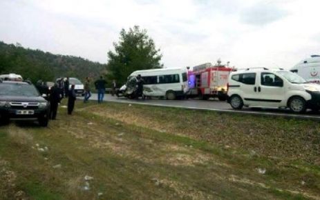 KAHRAMANMARAŞ'TA ZİNCİRLEME TRAFİK KAZASI: 8 YARALI