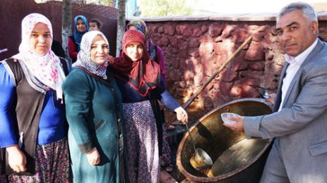 ÖNSEN ZİYARET CAMİİNDE KARDEŞLİK AŞURESİ