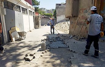 Kayabaşı Mahallesi'nde parke tadilat çalışmaları sürüyor