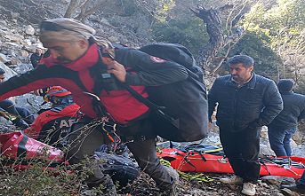 Kayalıklardan düşen kişi hayatını kaybetti