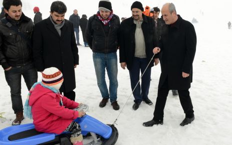 YEDİKUYULAR'DA KAR ŞENLİĞİ BAŞLIYOR