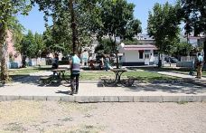 Dulkadiroğlu Belediyesi'nden Namık Kemal Mahallesinde parklarda temizlik çalışması